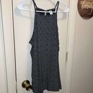 Old Navy Black and White Patterned Tank Top Keyhole Back Medium New